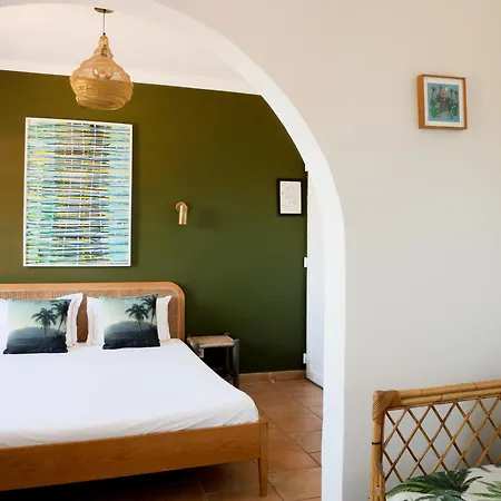 Heliotel Naturiste Ιέρ